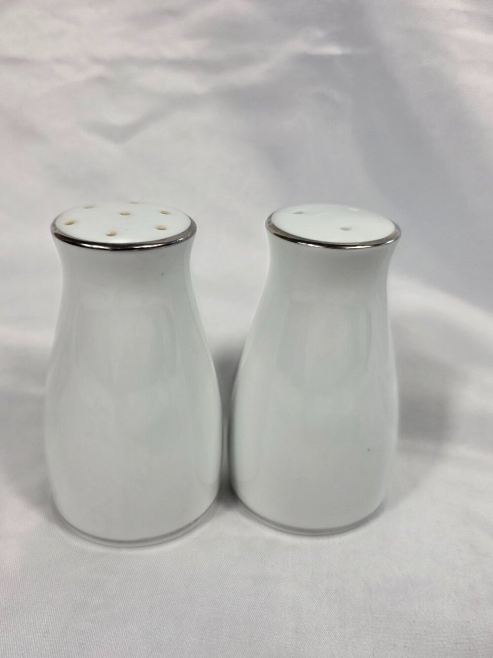 Noritake Colony Salt & Pepper Shaker Set #5932 White Coupe Shape Platinum Trim